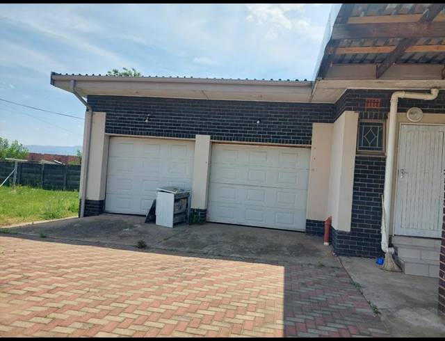4 BEDROOM HOUSE FOR SALE IN NEWCASTLE CENTRAL